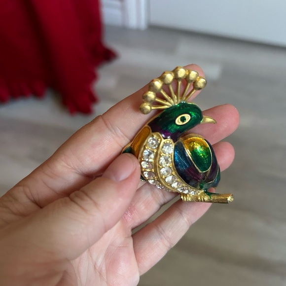 4/$50 Parrot hard enamel bird vintage brooch 😍 - Picture 3 of 11